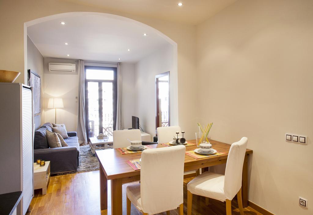 Apartments Barcelona & Home Deco Viladomat Екстериор снимка
