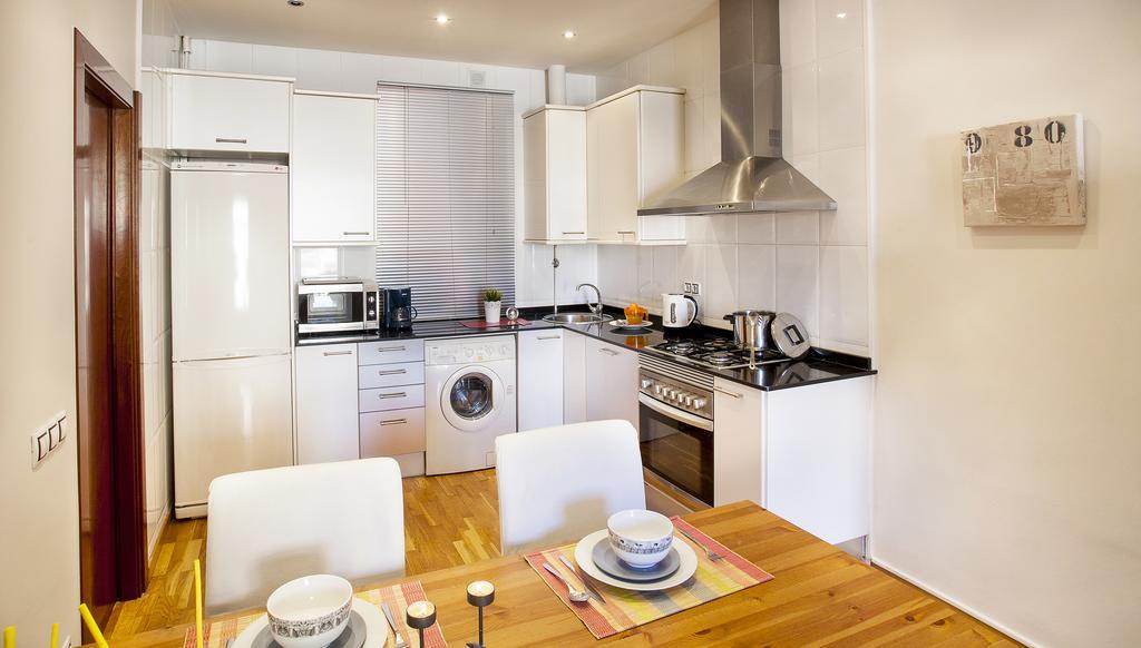Apartments Barcelona & Home Deco Viladomat Екстериор снимка