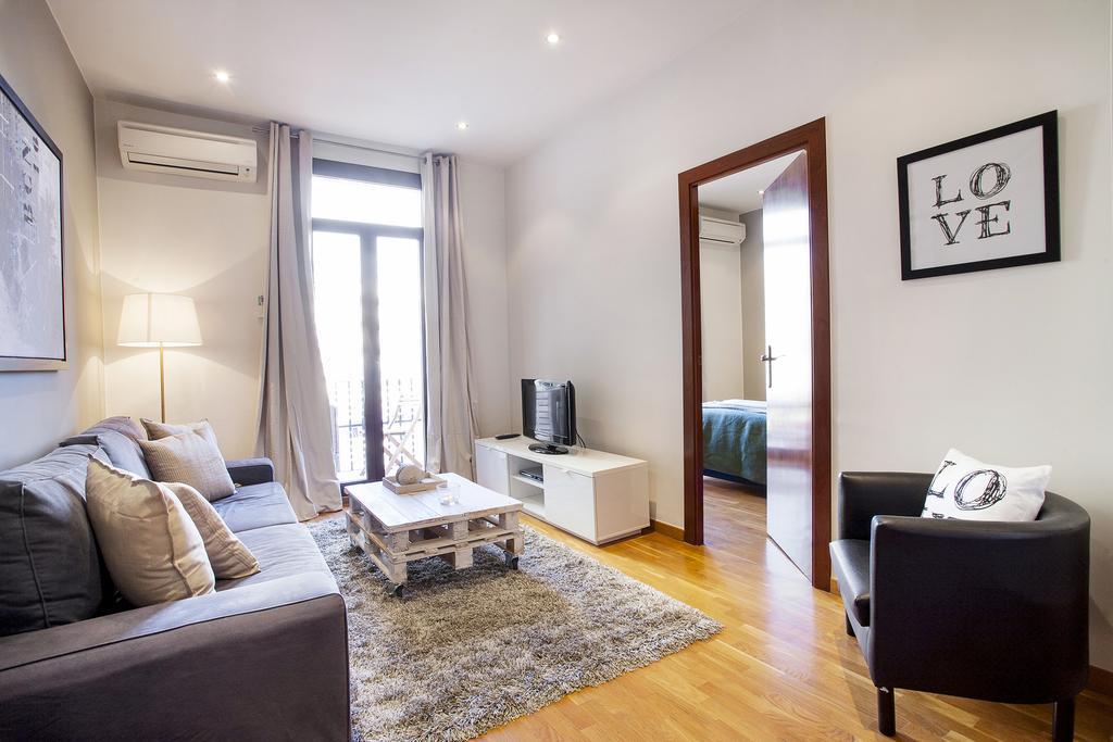 Apartments Barcelona & Home Deco Viladomat Екстериор снимка