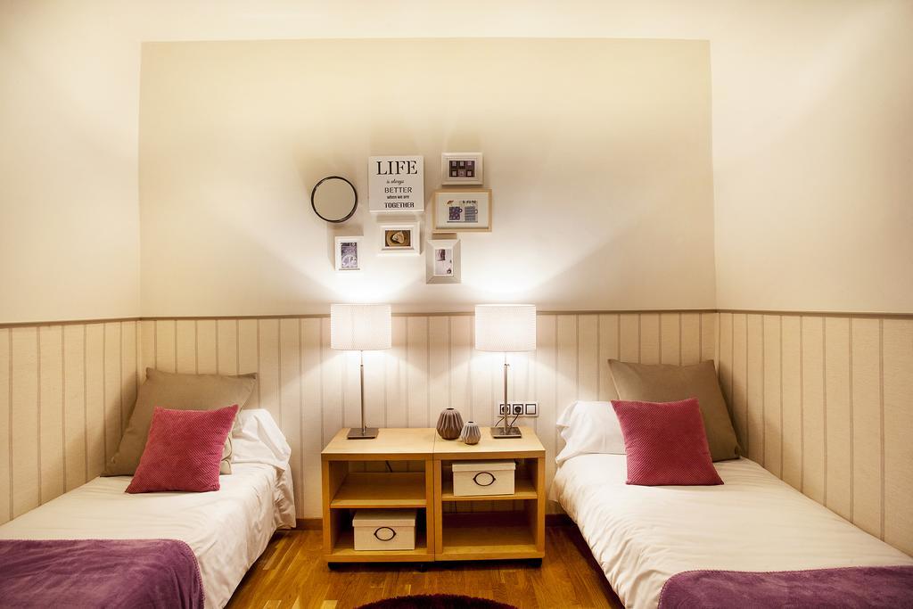 Apartments Barcelona & Home Deco Viladomat Екстериор снимка