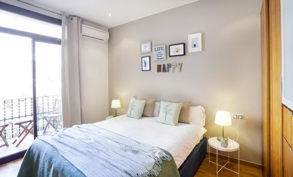 Apartments Barcelona & Home Deco Viladomat Екстериор снимка