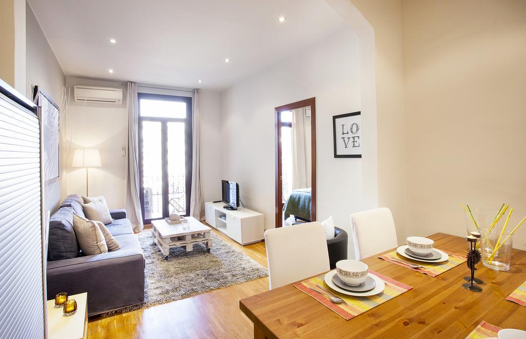 Apartments Barcelona & Home Deco Viladomat Екстериор снимка